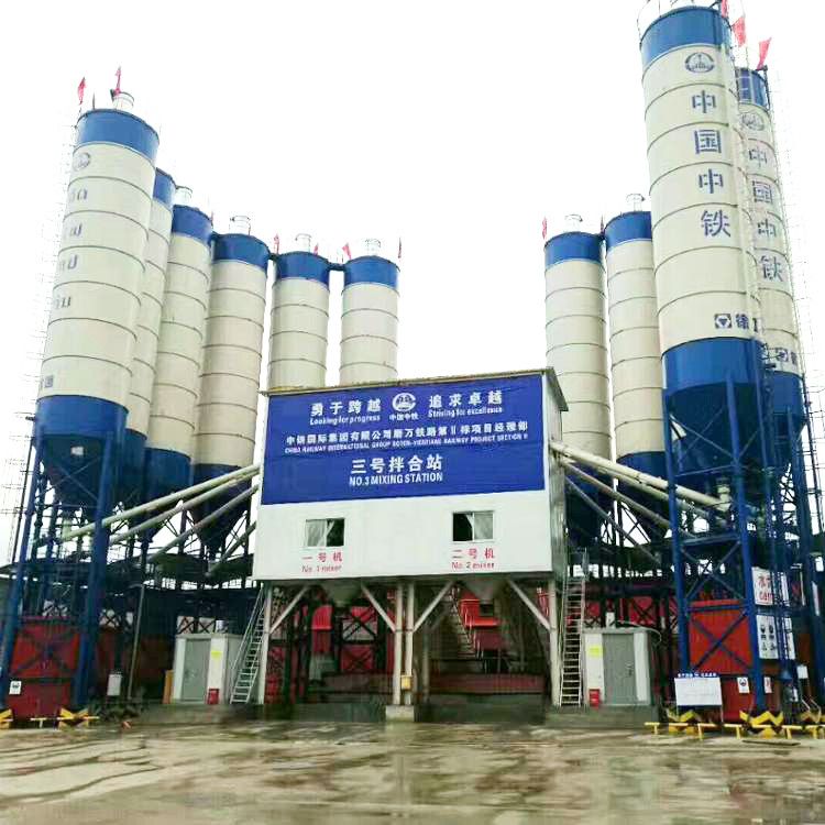 XCMG big mobile concrete batching plant HZS180VG China 180m3 concrete plant price